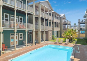 Cozy Beach House (4 min walk) w/Pool + Fast WiFi